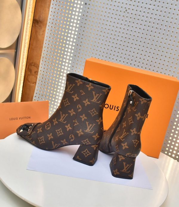 New Fashion Women LV Shoes 300