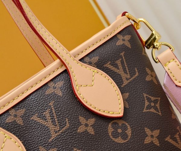 Luxury LV Handbag M46705