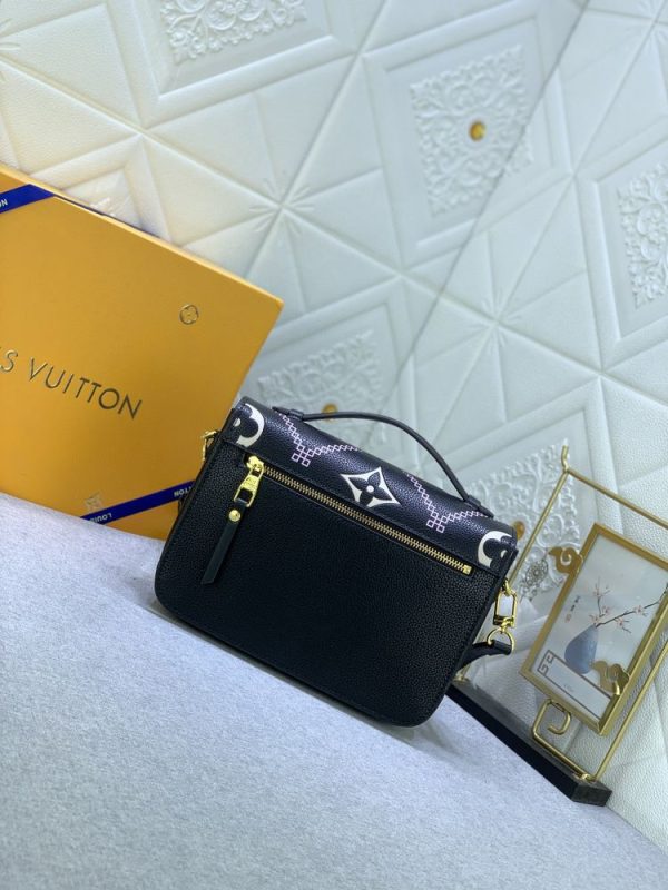 Luxury LV Handbag M46028