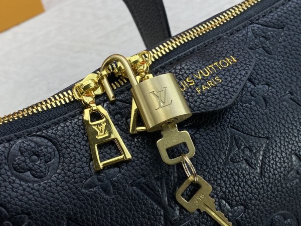 Luxury LV Handbag M46610