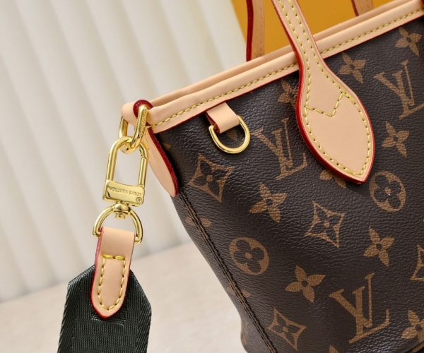 Luxury LV Handbag M46705