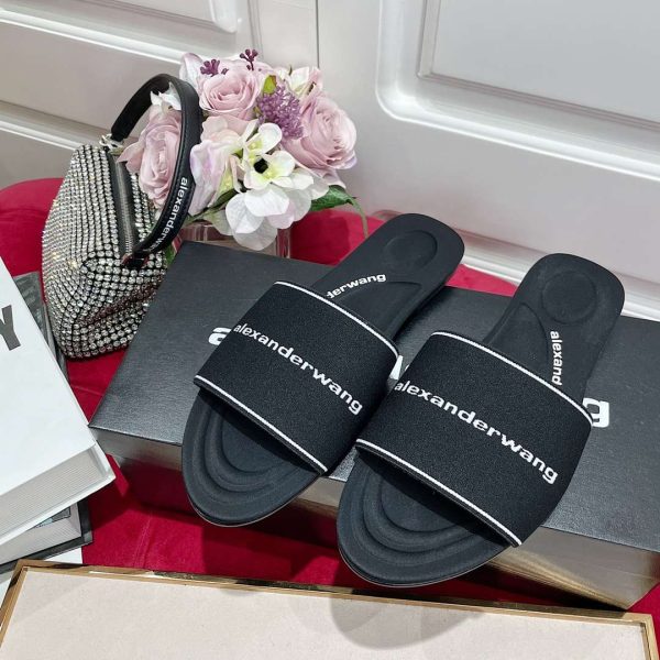 New Fashion Women Slippers 018