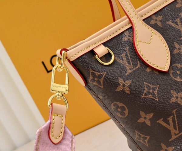 Luxury LV Handbag M46705