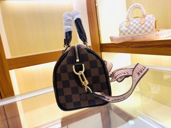 Luxury LV Handbag M46222