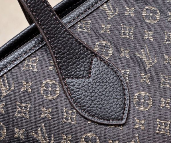 Luxury LV Handbag M57230