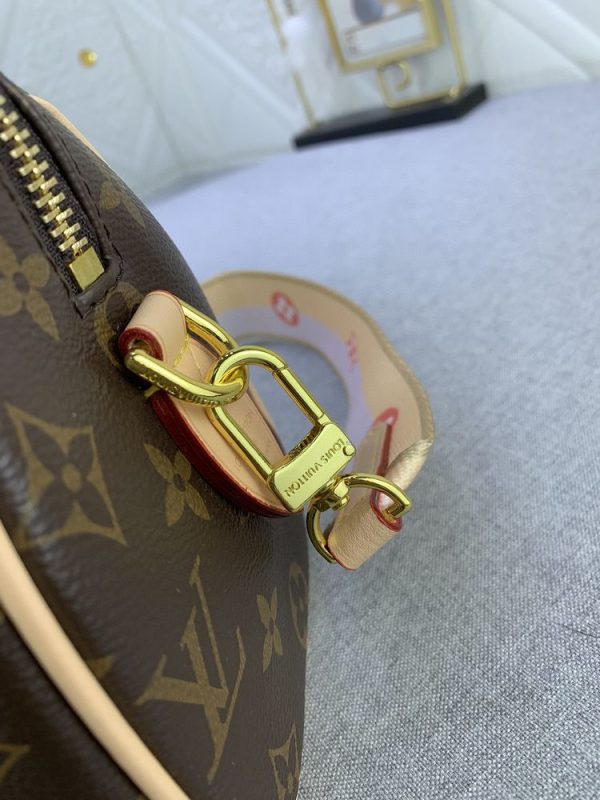 Luxury LV Handbag M46222