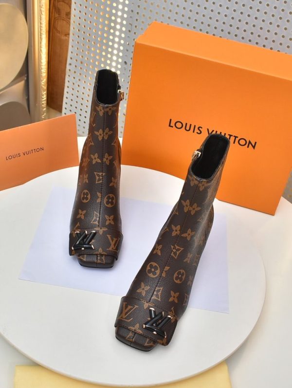 New Fashion Women LV Shoes 300