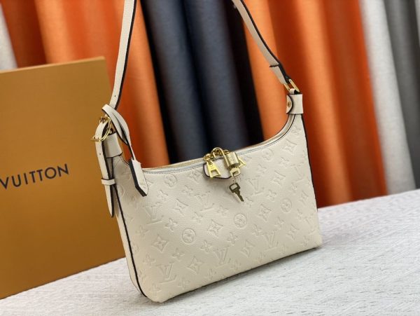 Luxury LV Handbag M46610