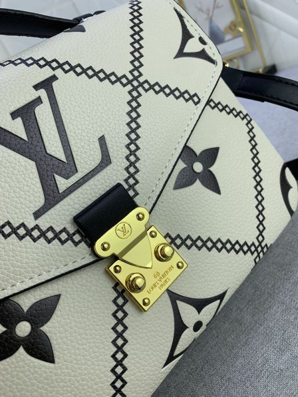 Luxury LV Handbag M46028