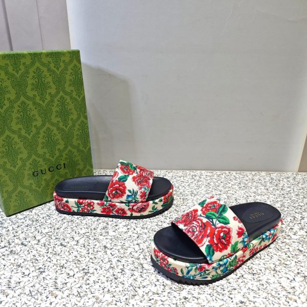 New Fashion Women Slippers 104