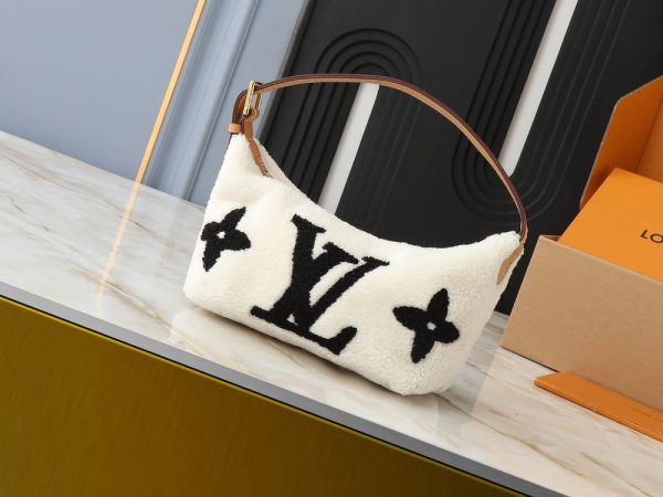 Luxury LV Handbag M11920