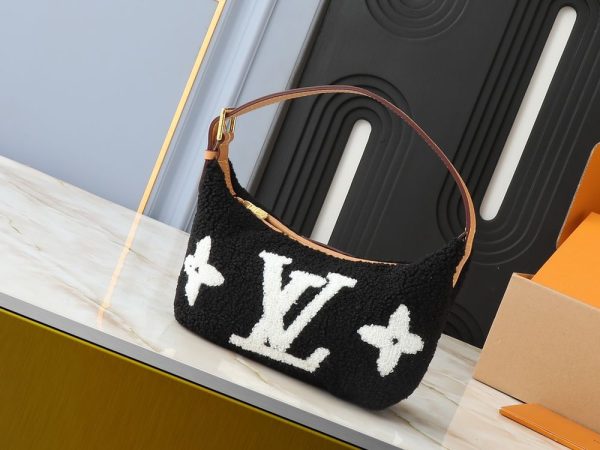 Luxury LV Handbag M11920