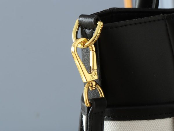 Luxury LV Handbag M20014