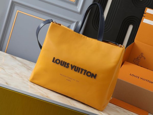 Luxury LV Handbag M24457.2