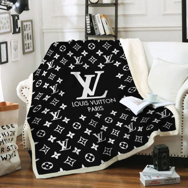 White Logo Louis Vuitton Blanket 059