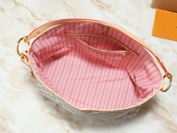 Luxury LV Handbag M50156