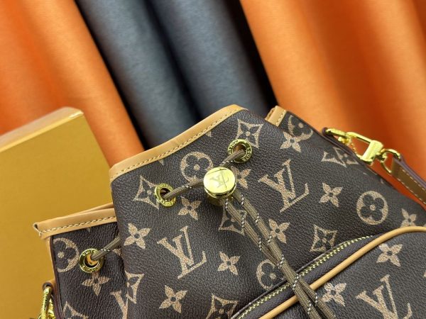 Luxury LV Handbag M14017