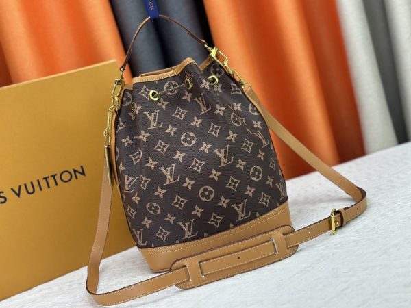 Luxury LV Handbag M14017