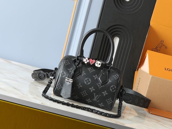 Luxury LV Handbag M24606