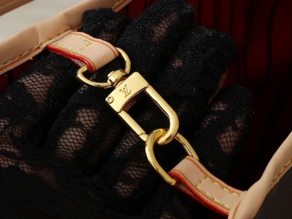 Luxury LV Handbag M50156