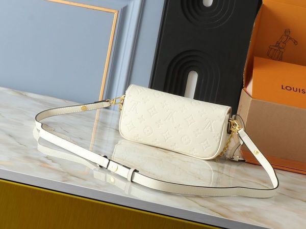 Luxury LV Handbag M11299