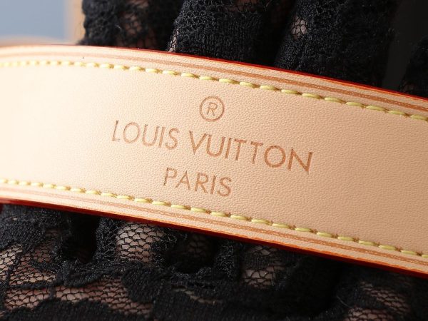 Luxury LV Handbag M50156