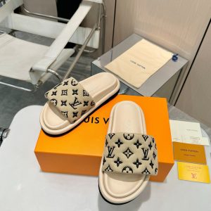 New Fashion Women Slippers 126